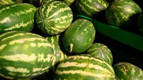 山亭吃瓜事件,一场引发热议的网络狂欢