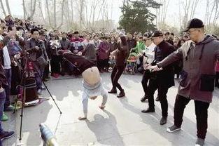 郑州人民公园吃瓜事件,一场引发热议的公共行为争议