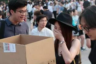 学校吃瓜排队事件,一场校园现象引发的思考