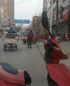 睢县老十字街吃瓜事件,一场引发热议的街头冲突